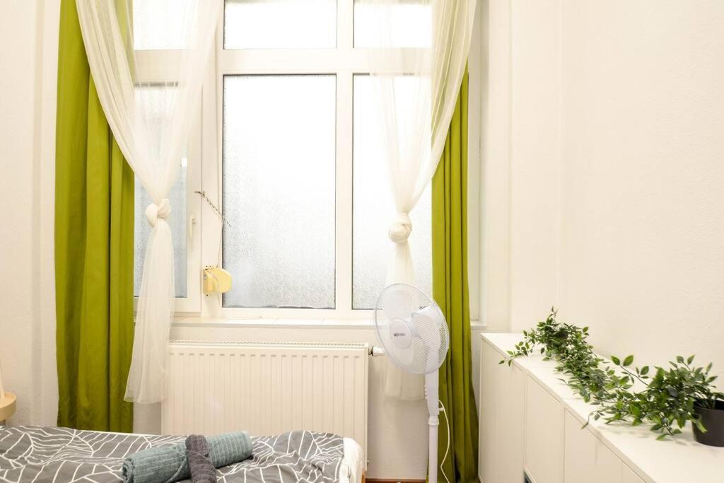 Famous Kiraly Street At Large 3br 10ppl @ Apartamento Budapest