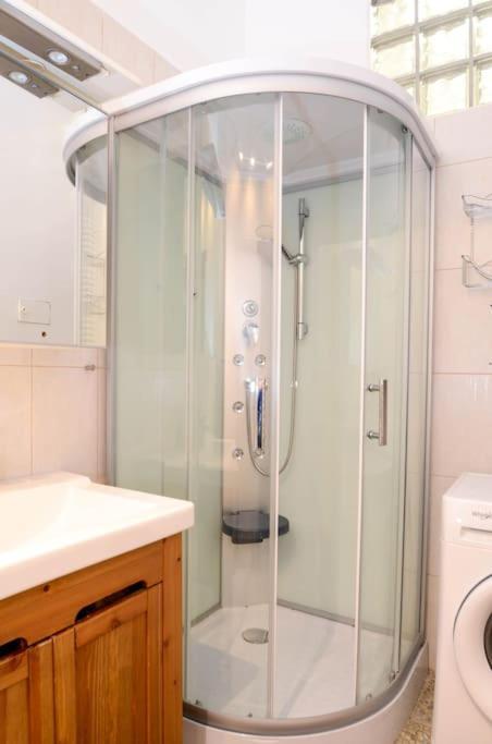Apartamento Famous Kiraly Street At Large 3br 10ppl @ Budapest