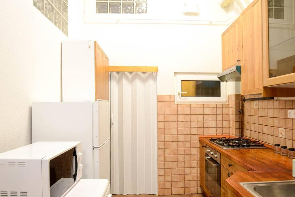 Apartamento Famous Kiraly Street At Large 3br 10ppl @ Budapest